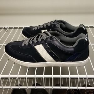 Navy original penguin sneakers size 8.5